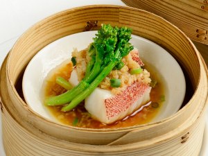 スジアラのガーリックレモン蒸し